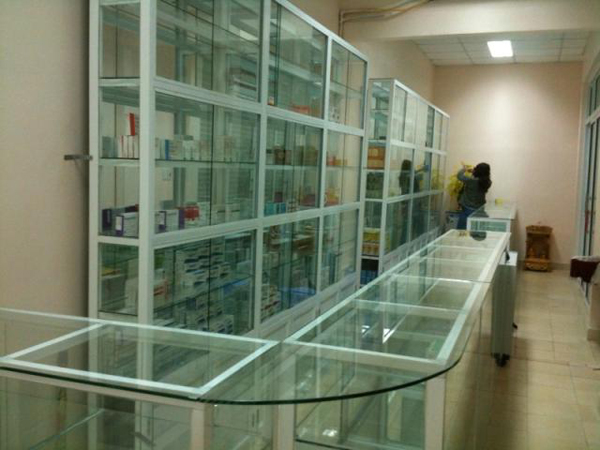 tủ thuốc làm từ nhôm kính